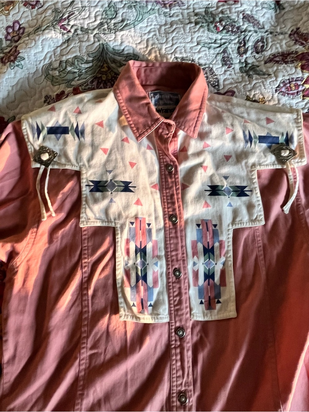Vintage Women’s Wrangler Southwestern Aztec Cowboy Tshirt Medium Button Down 128 - Picture 3 of 10